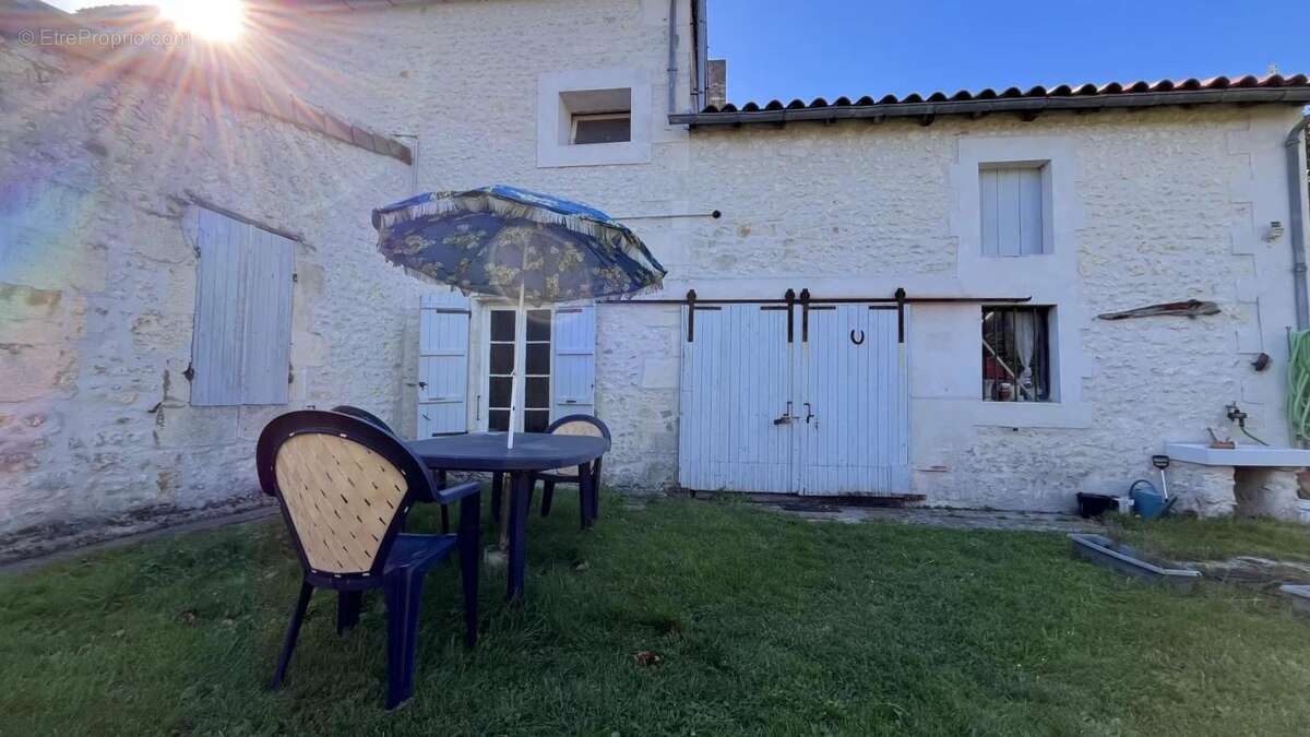 Maison à CHENAC-SAINT-SEURIN-D&#039;UZET