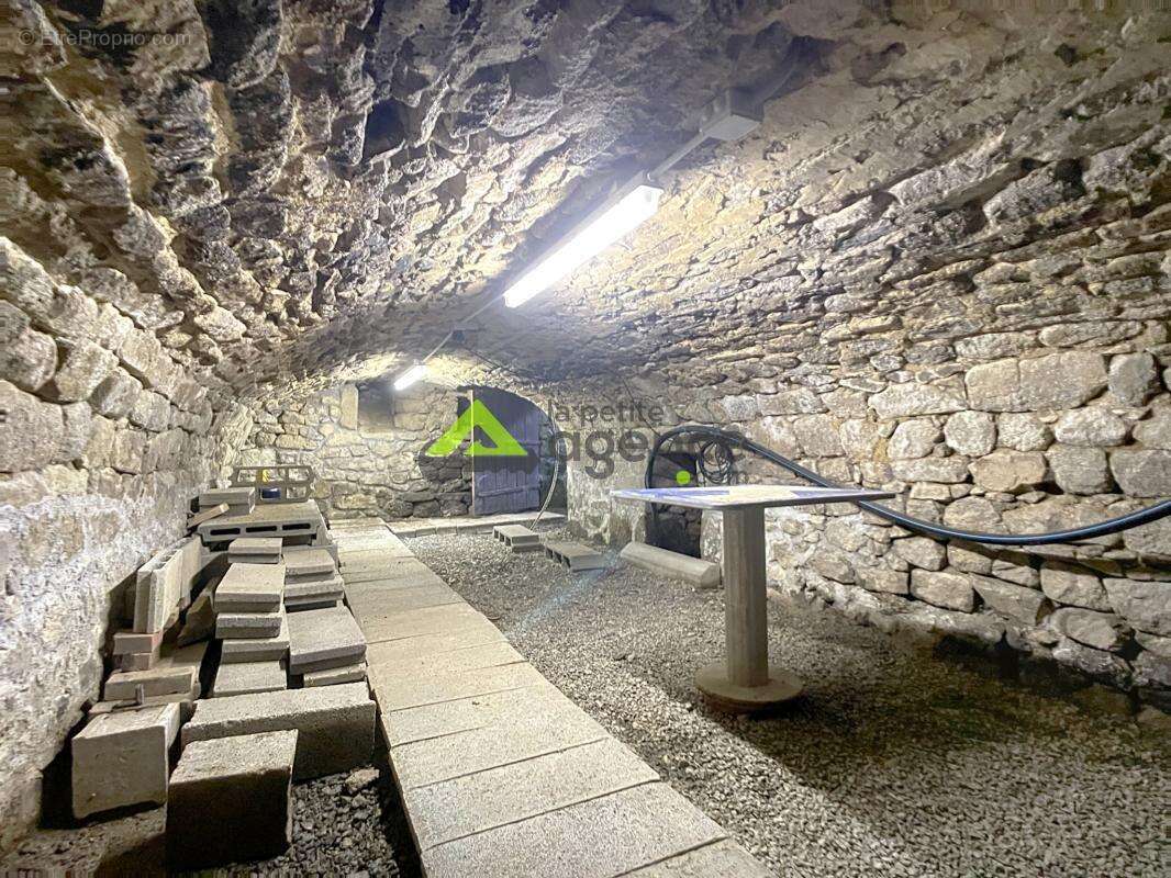 Maison de caractère rénovée avec piscine, sauna et potentiel - photo 16