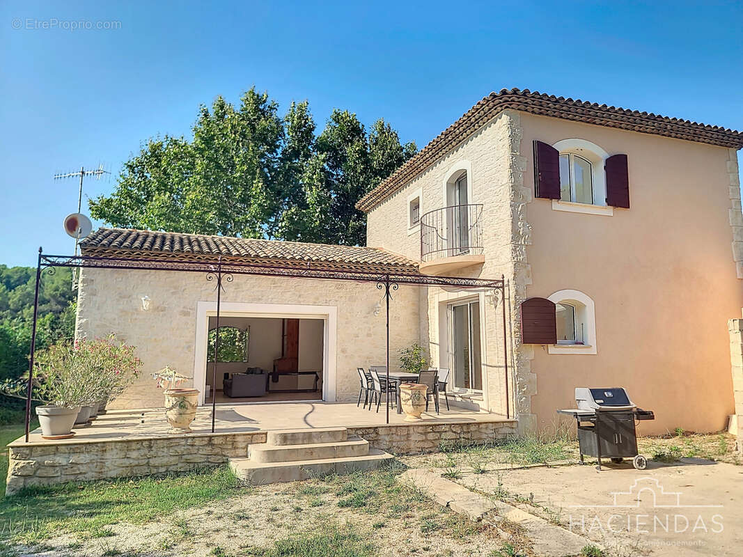 Maison à VENTABREN