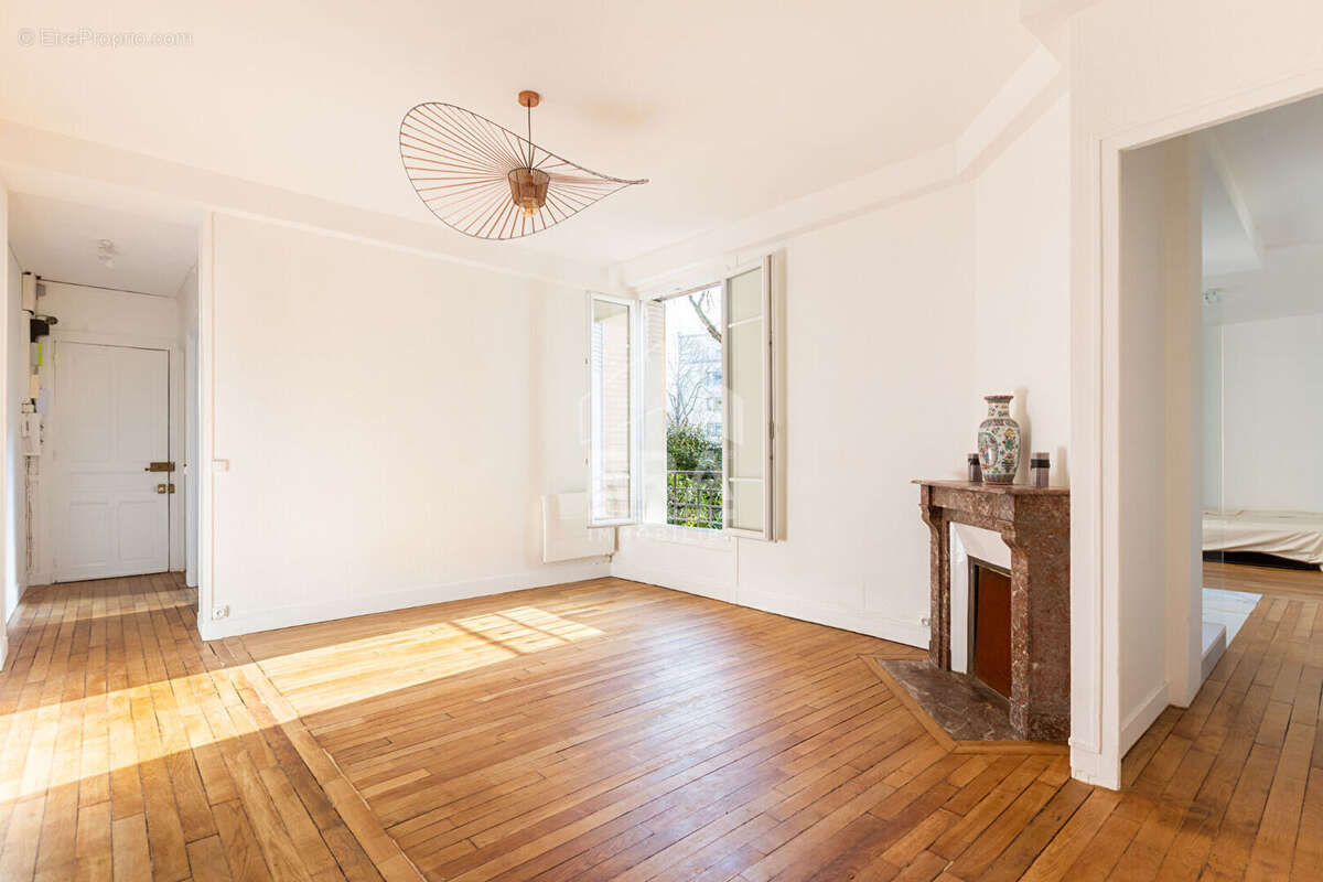 Appartement à COURBEVOIE