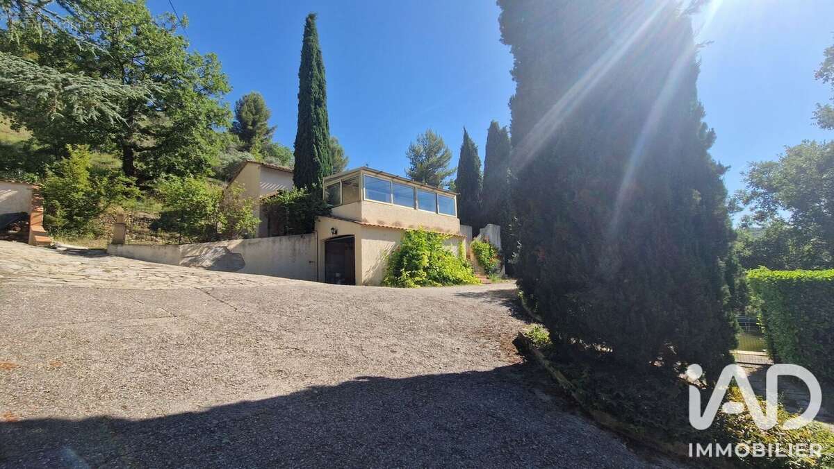 Maison 105 m² à Riez  - photo 2