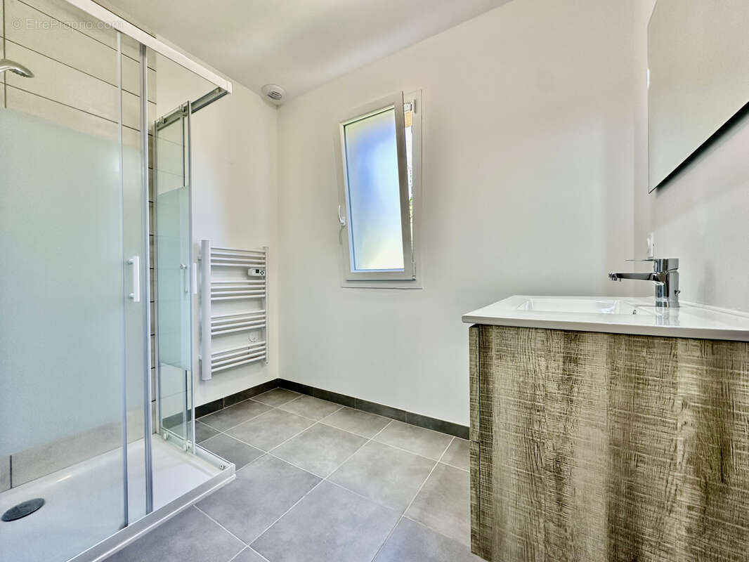 Maison à SAINT-CLAIR-DE-LA-TOUR