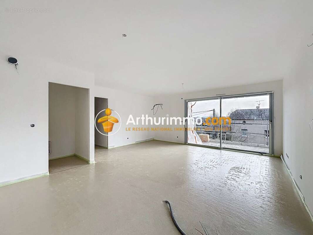 Appartement à VAULX-MILIEU