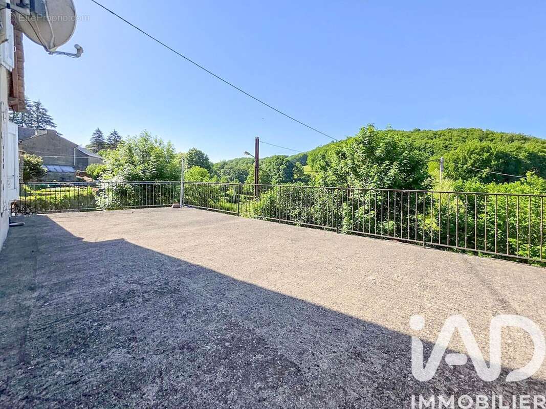 Photo 3 - Maison à SALLES-CURAN