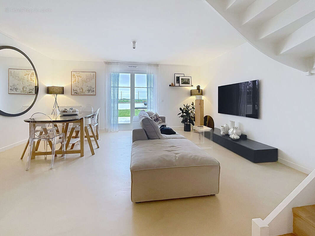 Maison à THIVERVAL-GRIGNON