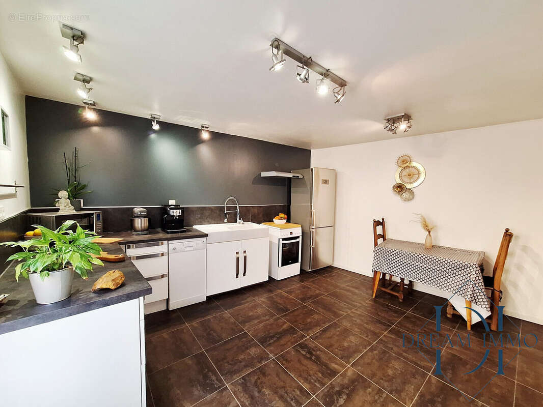 Appartement à POUSSAN