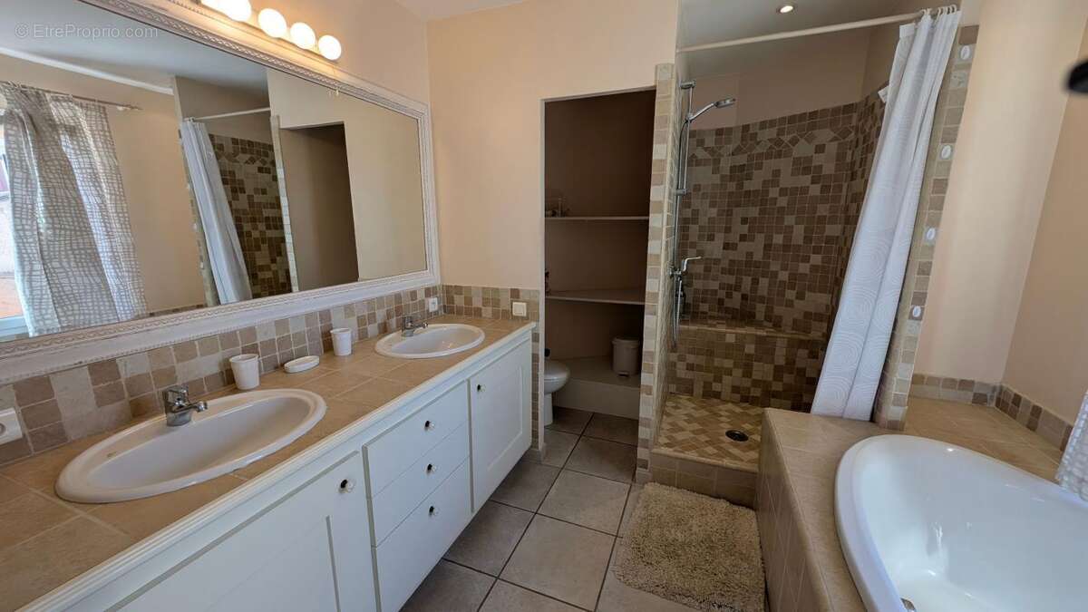 Maison à SIX-FOURS-LES-PLAGES