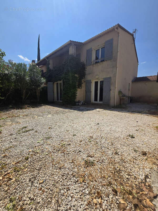 Maison familiale avec deux garages - photo 2
