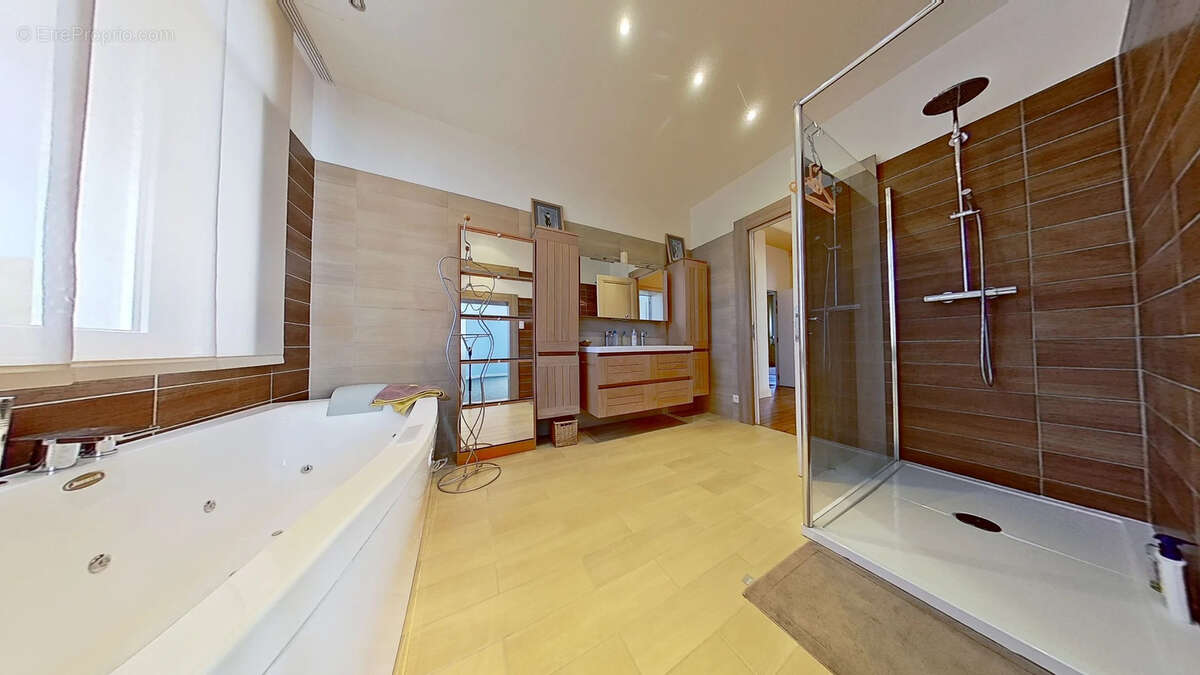 Longwy - Mont-Saint-Martin, Villa d'exception de plus de 400 m2 habitables sur 37 ares de terrain - piscine ch - photo 17