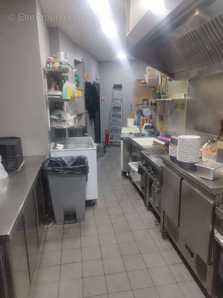 Commerce à SARTROUVILLE