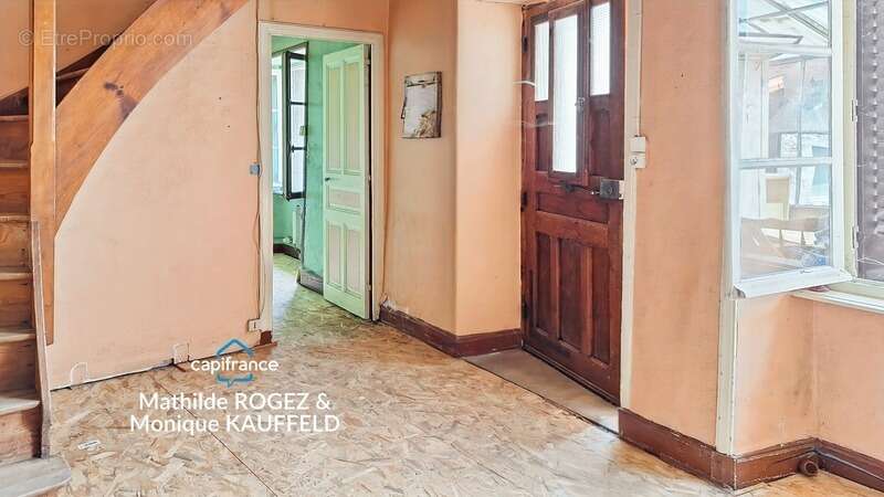 Maison à rénover avec grange en pierre, source et 7 000 m² de terrain - Saint Gervais Sous Meymont (63) - photo 6