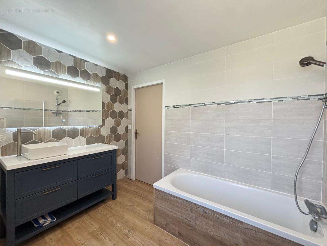 Maison à SAINT-LAURENT-DU-PONT