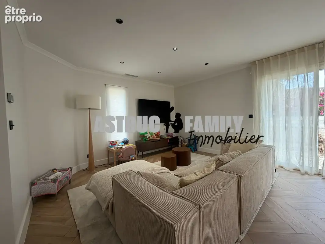 Aigues-Mortes - Maison de plain-pied 3 chambres - Piscine - Garage - photo 3