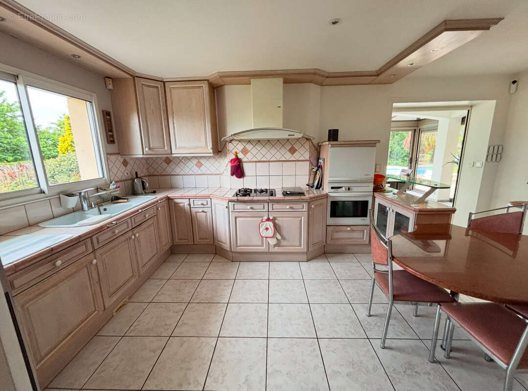 Maison à FONTAINES-SAINT-MARTIN