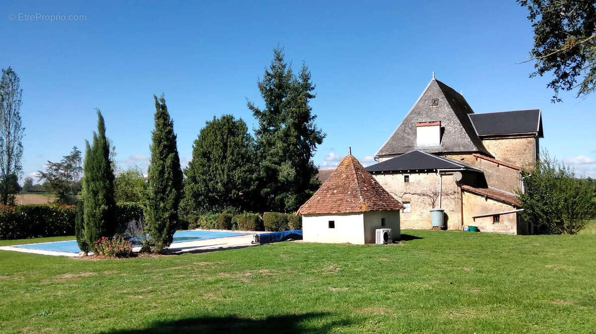OVERVIEW - Maison à PRESSAC