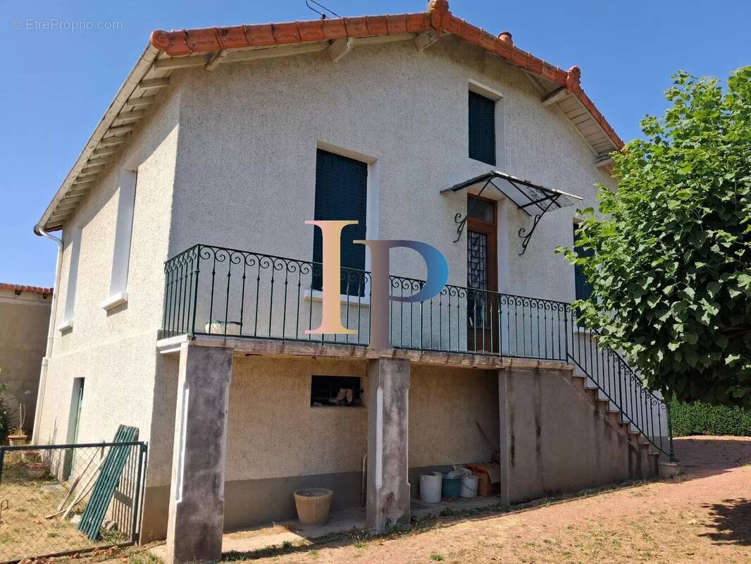 Maison a renover - photo 1