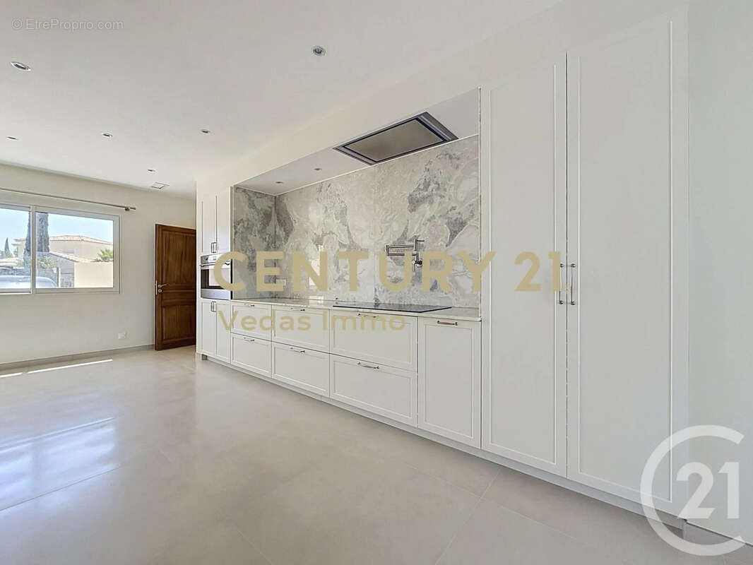 Maison 192 m² à Cournonterral  - photo 4