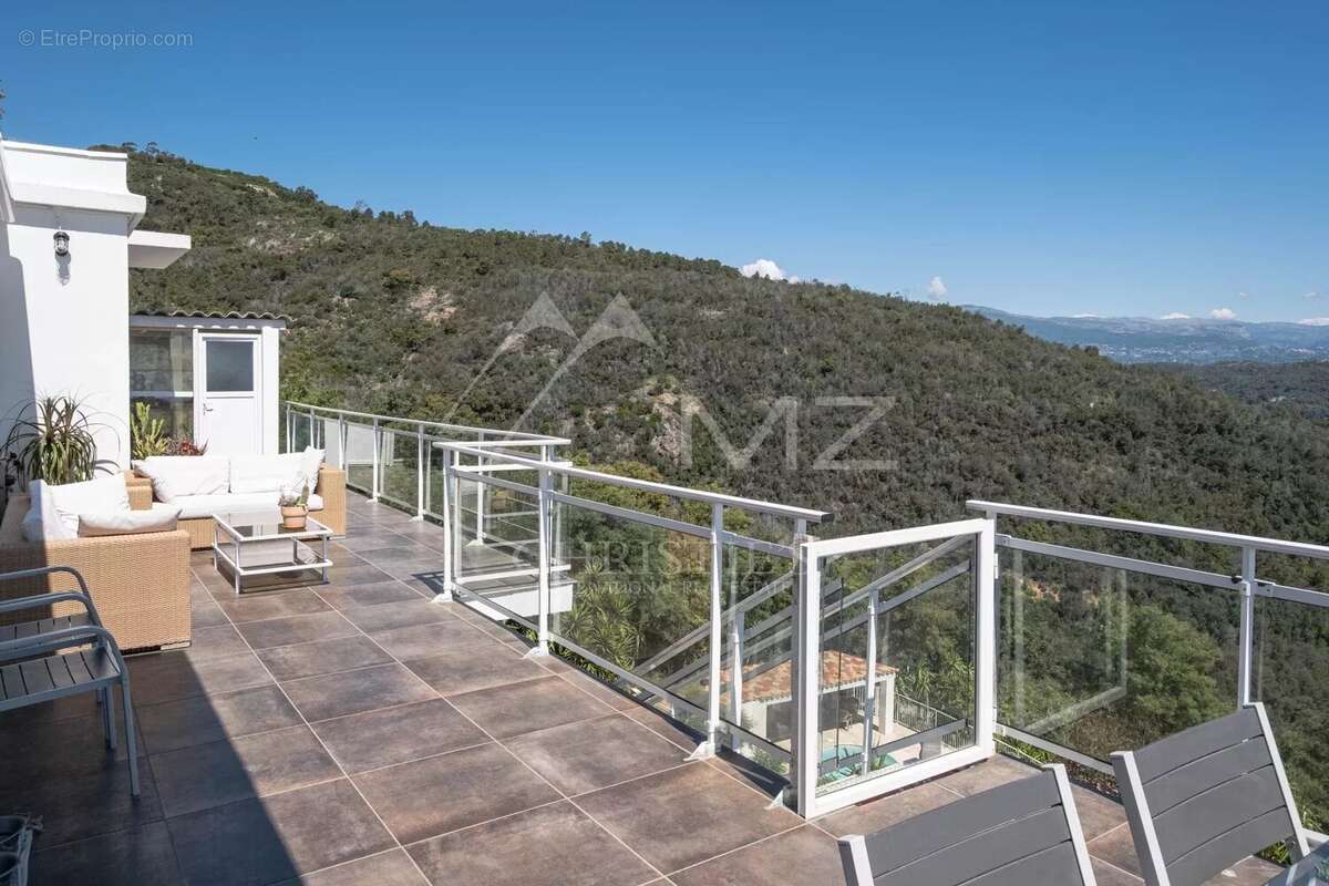 Maison à MANDELIEU-LA-NAPOULE