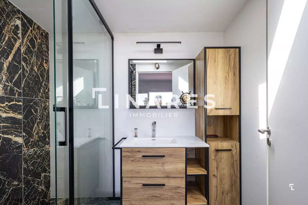 Appartement à MARSEILLE-6E