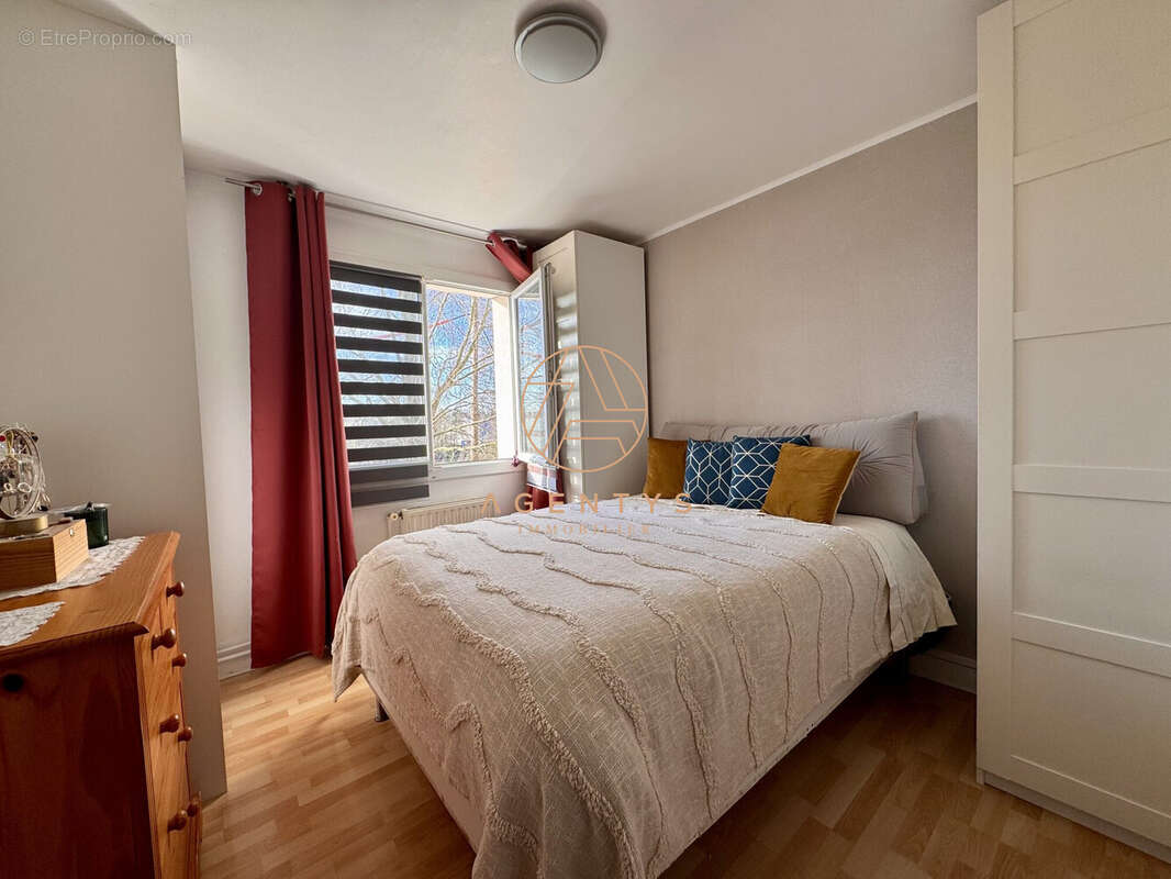 Appartement à SAINT-MAUR-DES-FOSSES