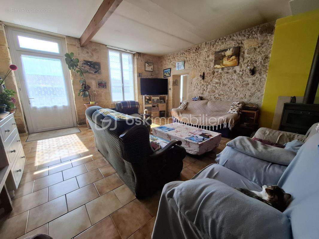 Maison à PUJOLS