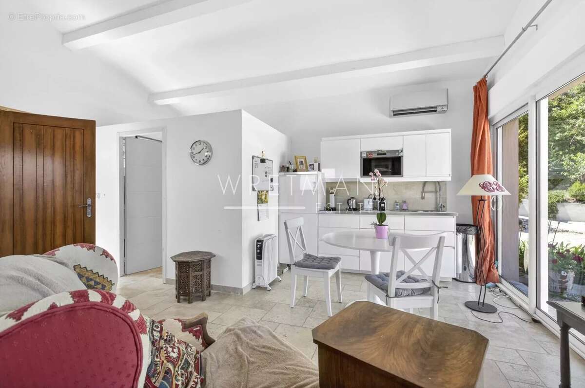 Maison à CHATEAUNEUF-GRASSE