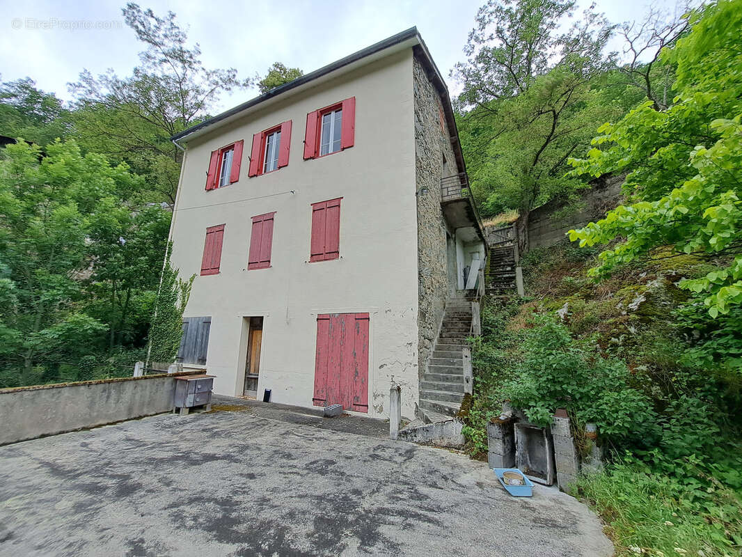 Maison en pierre 168m2, 11 pièces, terrasse et terrain à Carcanières les Bains - photo 11