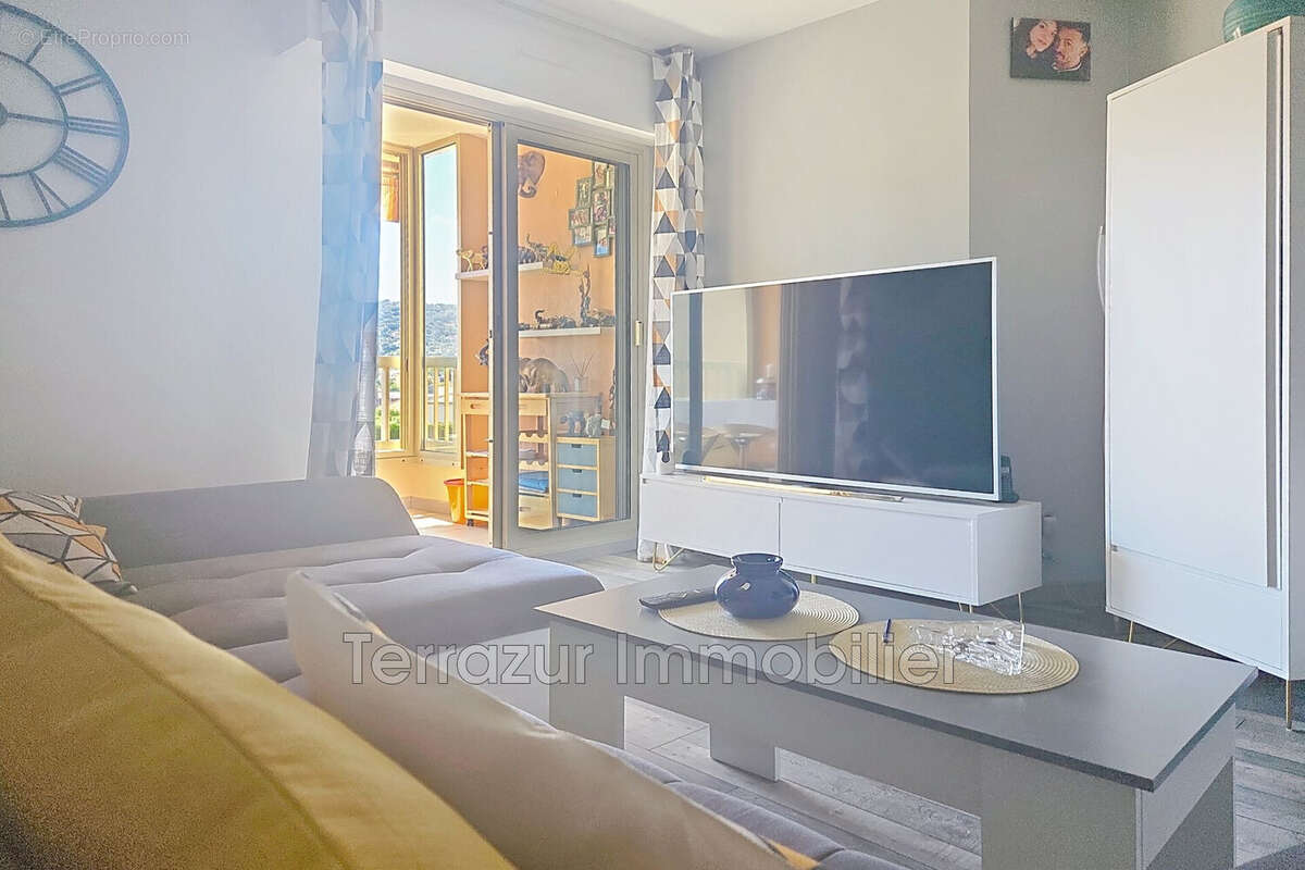 Appartement à VALLAURIS