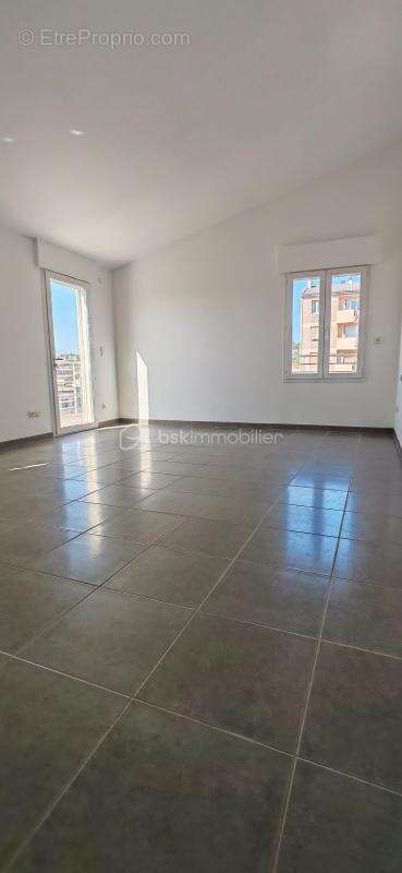 Exclusivite - appartement en triplex entierement renove – terrasses - box et parking - photo 8