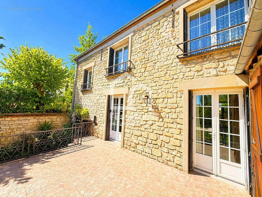 Maison à VERNEUIL-SUR-SEINE