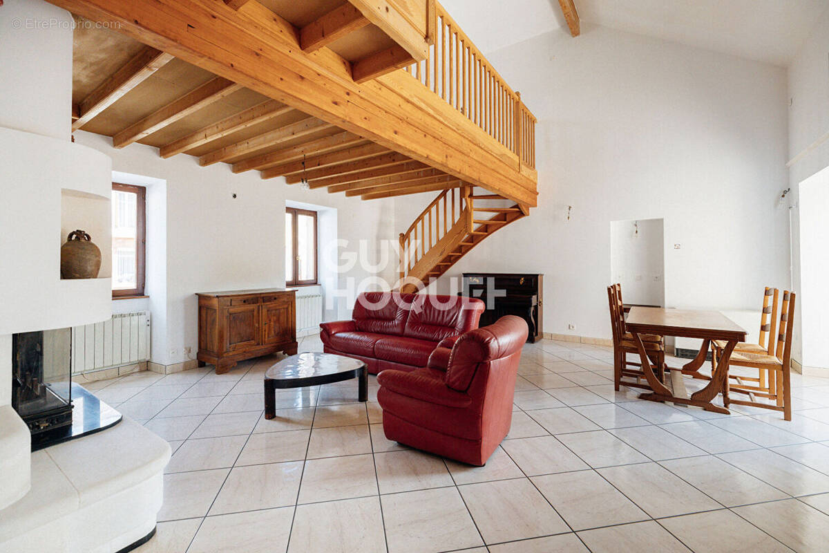 Maison à PONTAUMUR