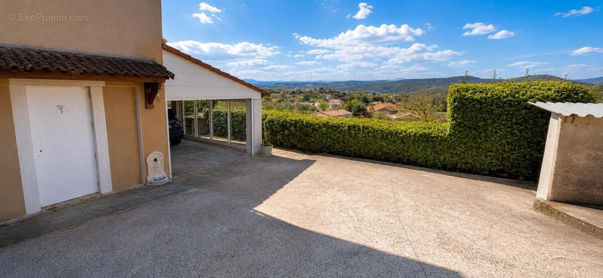 Maison de 134 m², sur un terrain clos et paysagé de 1 600 m² - photo 12