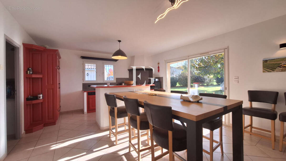 Maison à SAINT-MEME-LES-CARRIERES