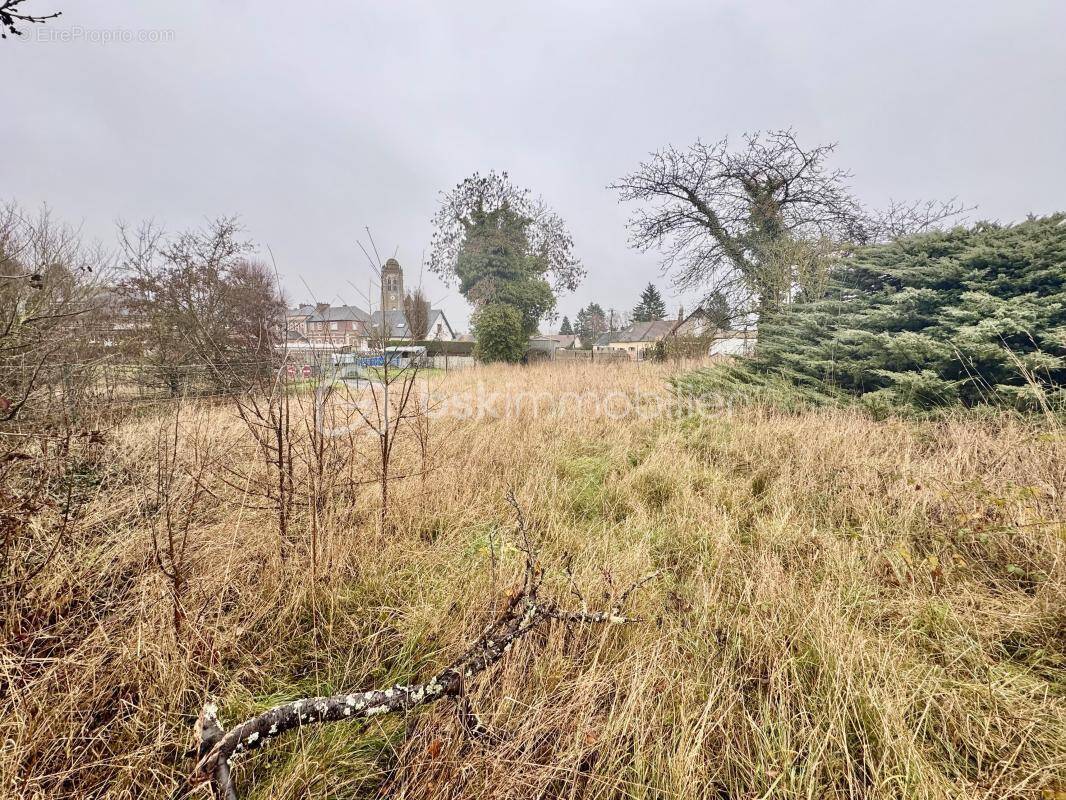 Terrain à MAIGNELAY-MONTIGNY