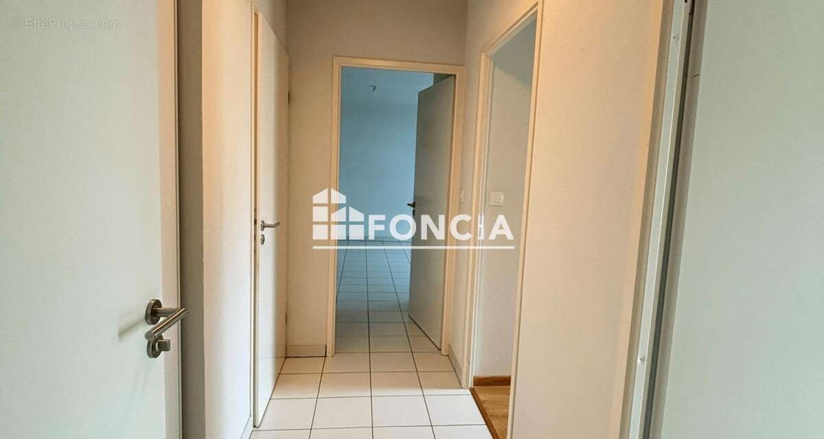Bourg, appartement type 3 stationnements - photo 5