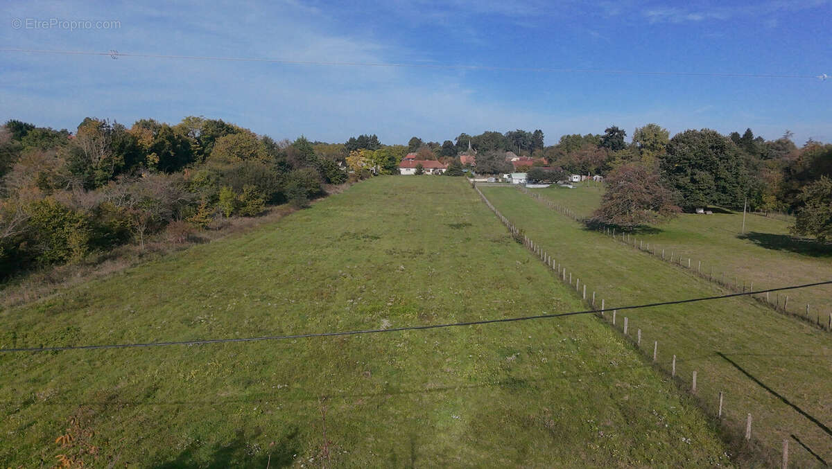 Terrain à POUILLY-SUR-SAONE