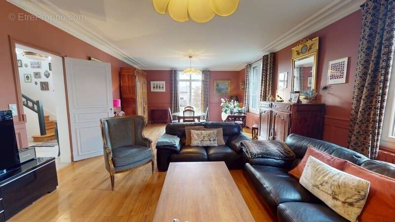 Maison à SAINT-CYR-SUR-LOIRE