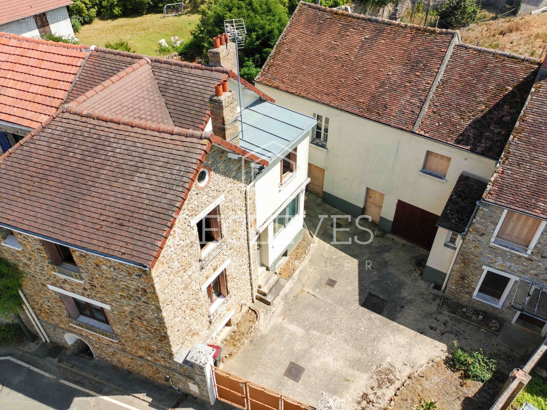 ORGEVAL   Ensemble immobilier de charme avec deux maisons et terrain piscinable - photo 2