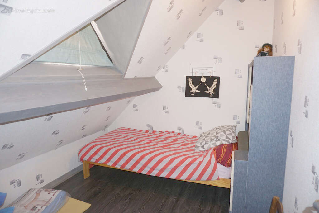Belle maison familiale de 196 m2 avec dépendances et agréable terrain - photo 9