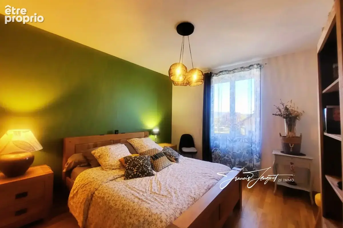 MÉSIGNY - T4 entièrement rénové - Toiture et PAC très récentes - Combles aménageables en appartement locatif - photo 9