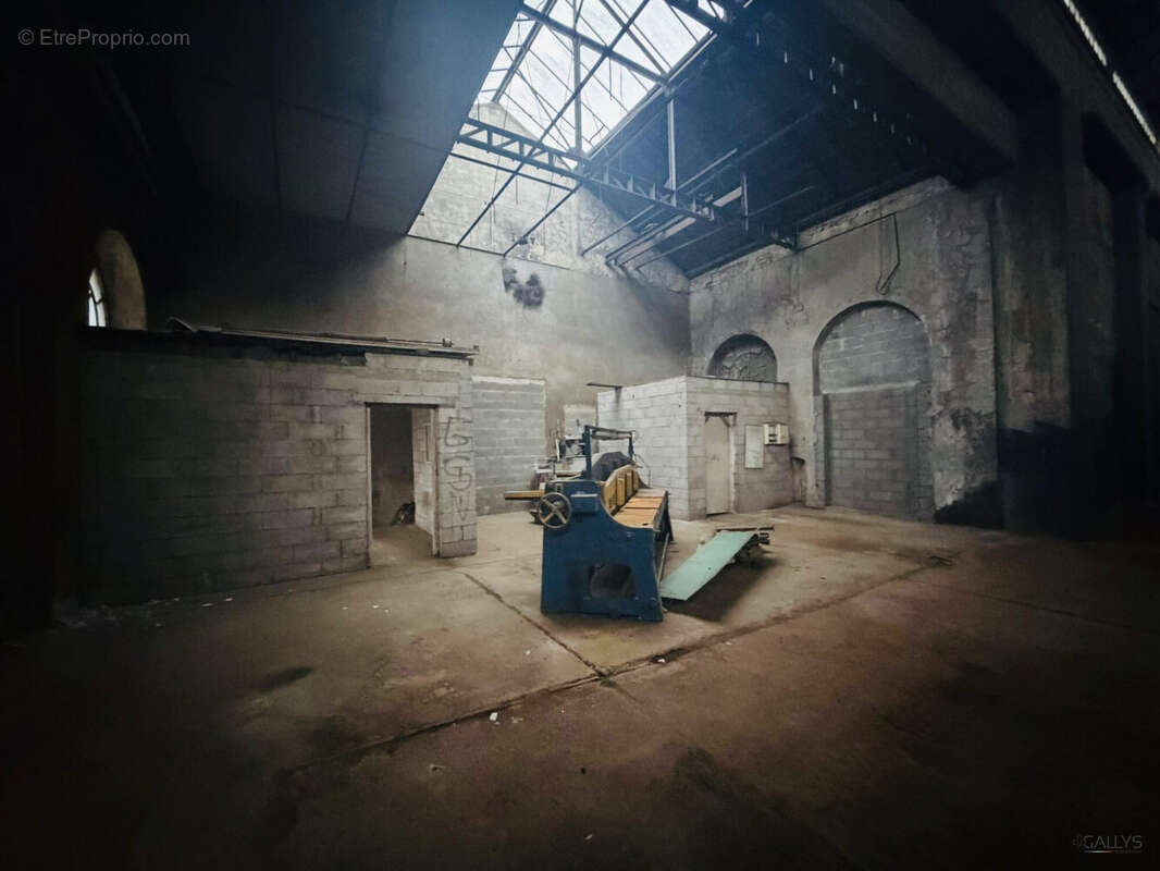 Commerce à TUCQUEGNIEUX