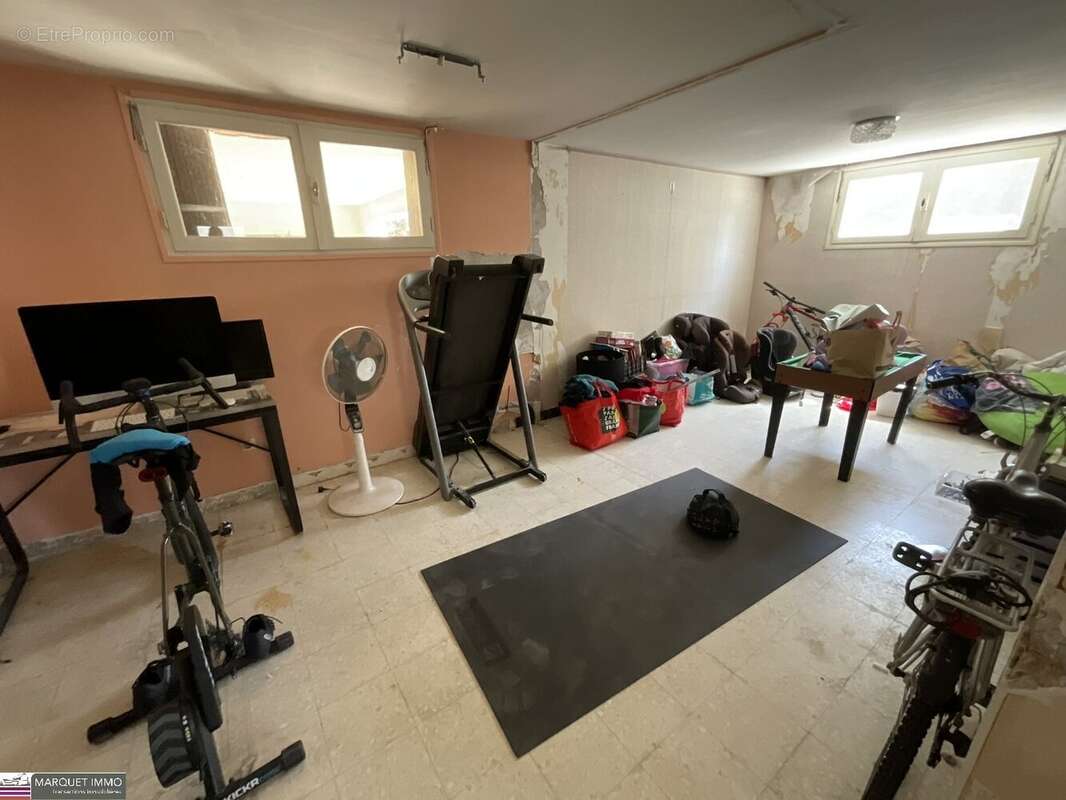 Beau potententiel !!! Pour cette lumineuse villa T4 offrant 92 m² + véranda de 37 m² + apt T2 de 50 m²  4 faces sur 1 069 m² ave - photo 27