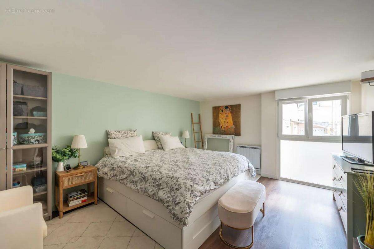 Appartement à SURESNES