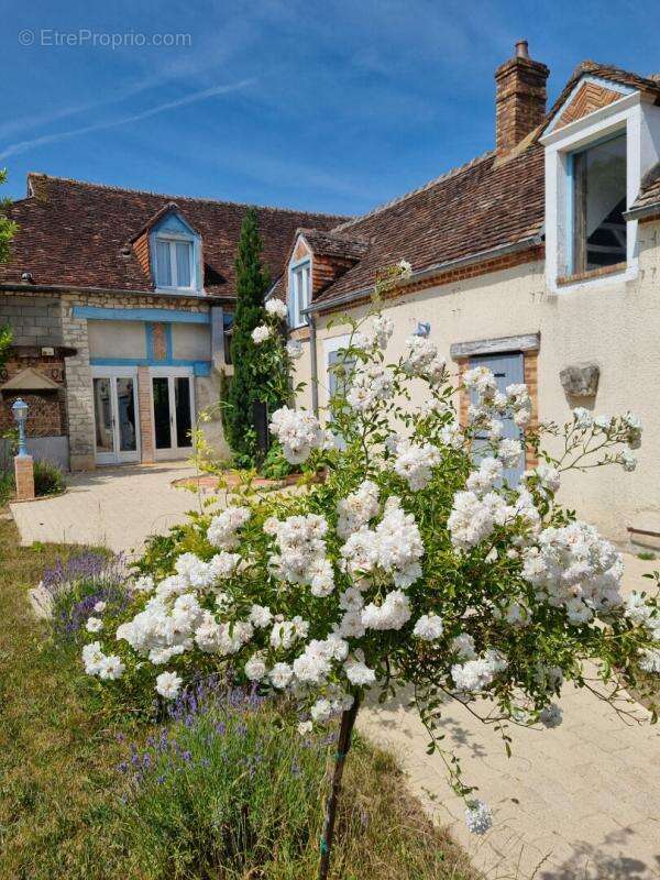 Maison à PLAIMPIED-GIVAUDINS