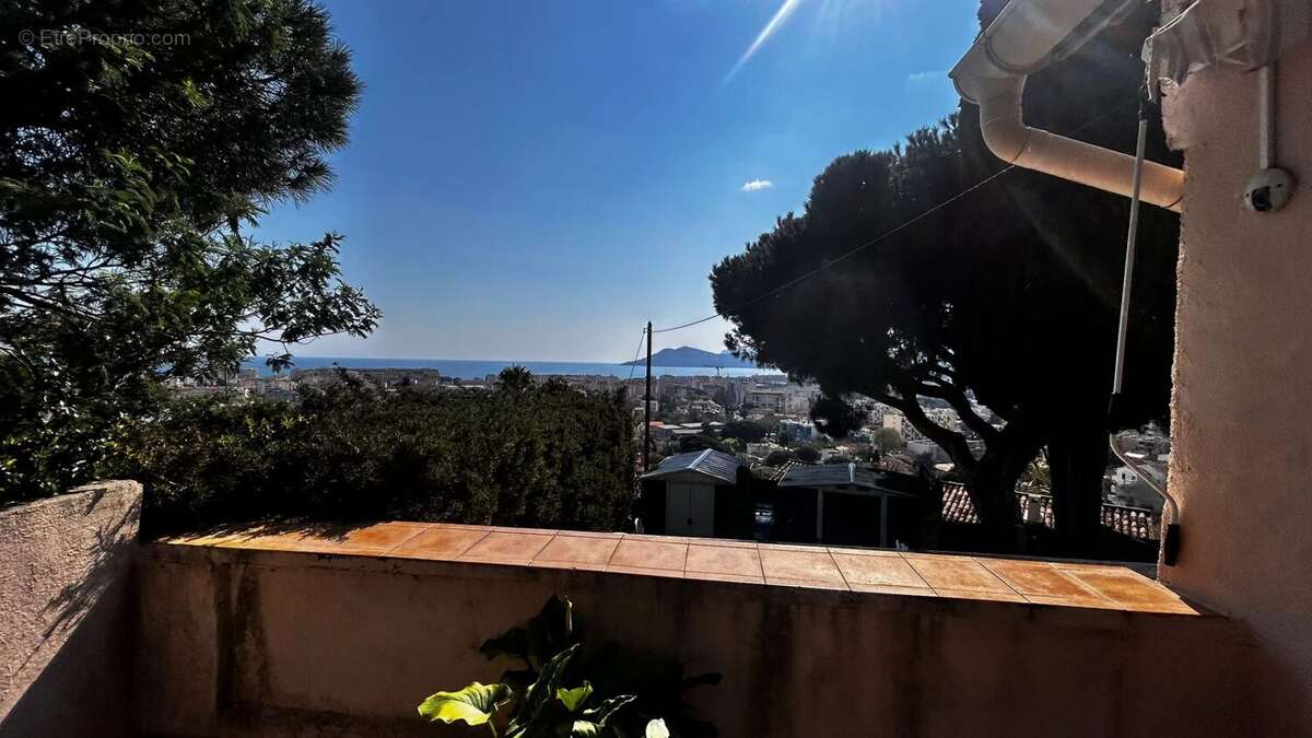 A vendre - Cannes - Vue mer   Appartement  2/3 pièces de 62 m²  + Terrasse de 15 m² + Jardin - photo 11