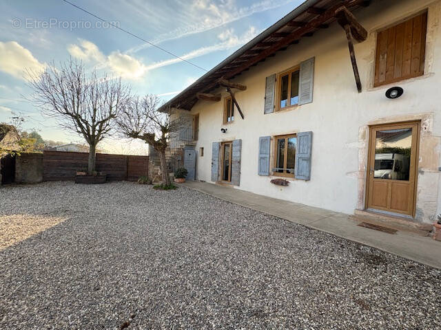 Maison à SAINT-ETIENNE-SUR-CHALARONNE