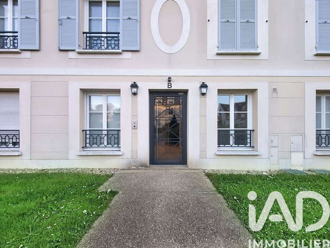 Photo 8 - Parking à YERRES