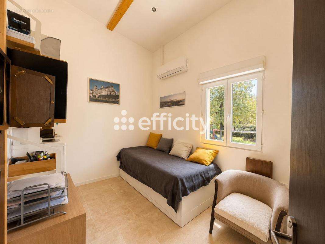 Maison 153 m² à Saint-Maximin-La-Sainte-Baume  - photo 12