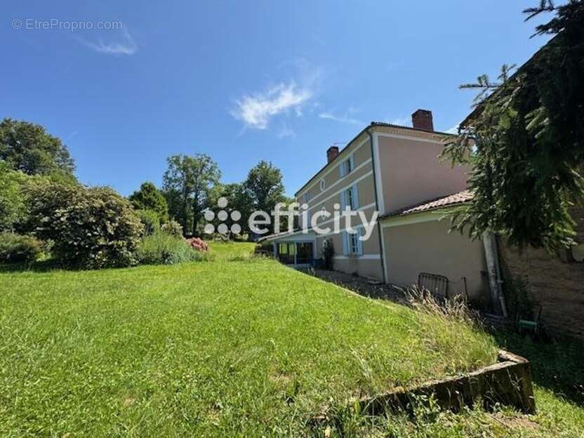 Maison à SERMENTIZON