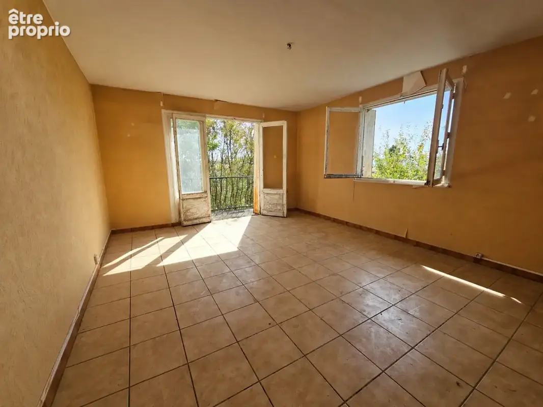 Maison individuelle, a renover, atelier, garage, 1027 m2 de jardin clos, au calme, exposée sud, 1h de lyon - photo 2
